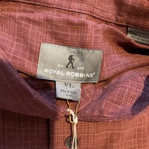 Long sleeve lightweight button up shirt